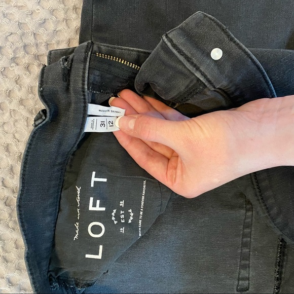 Host Pick 🌺 LOFT Black Poppy Embroidered Mid-Rise Jeans Size 31 or 12 - Picture 9 of 10